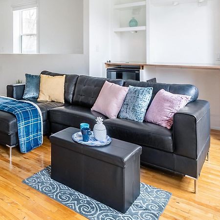 Modern 2 Bedroom Condo - Heart Of Leslieville تورونتو المظهر الخارجي الصورة