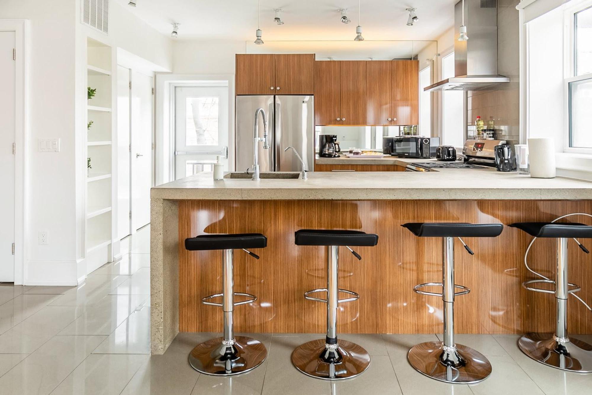 Modern 2 Bedroom Condo - Heart Of Leslieville تورونتو المظهر الخارجي الصورة
