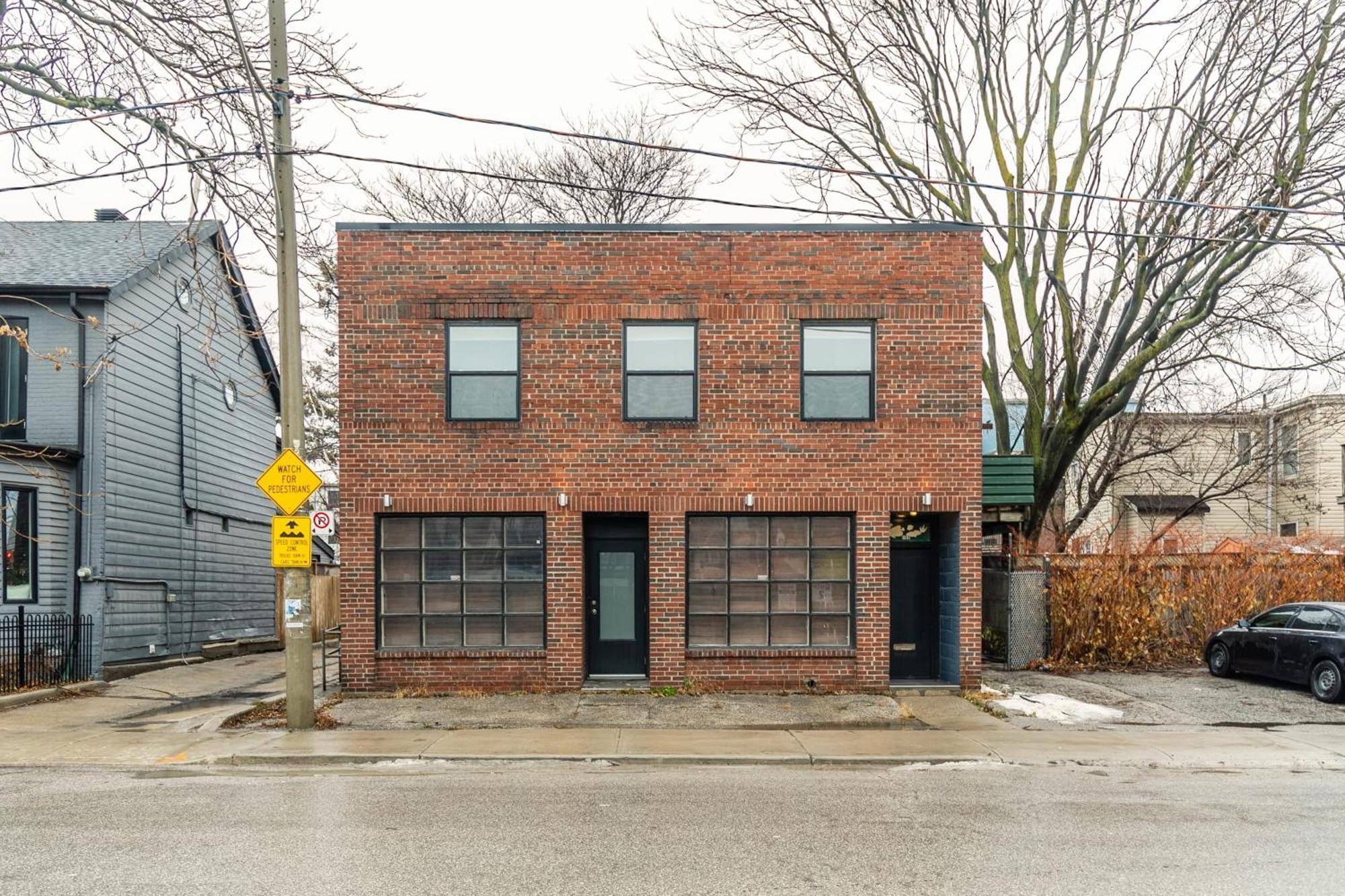 Modern 2 Bedroom Condo - Heart Of Leslieville تورونتو المظهر الخارجي الصورة